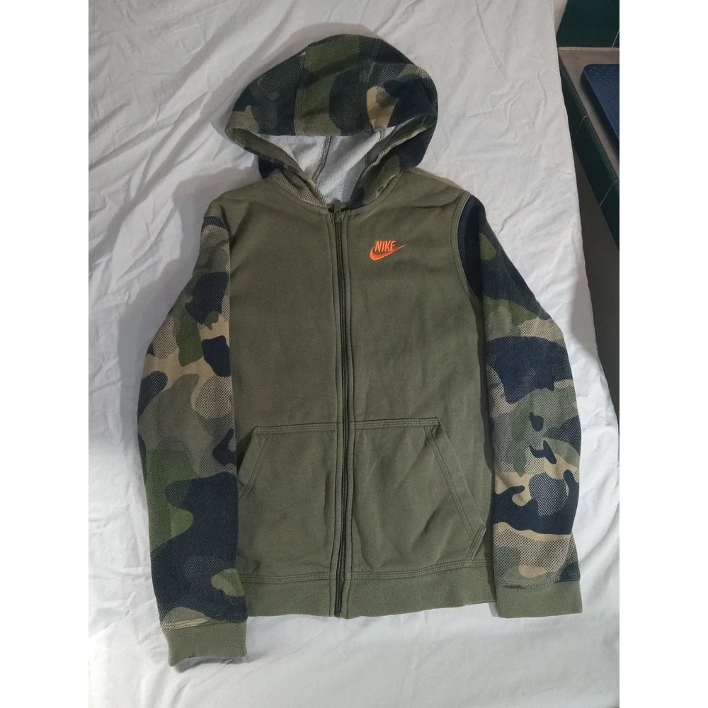 Nike‎ Camo Hoodie Youth Size Large  Boys/Girls Hooded Sweatshirt. Orange Swoosh